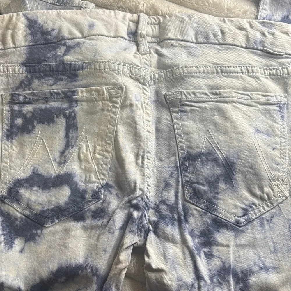 MOTHER Tie-Dye Skinny Jeans in Blue and White - Picture 6 of 7